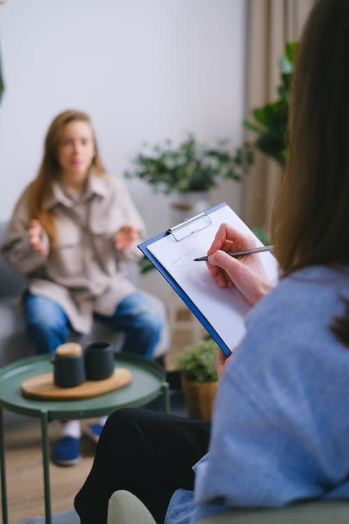 What to expect from your first therapy session 